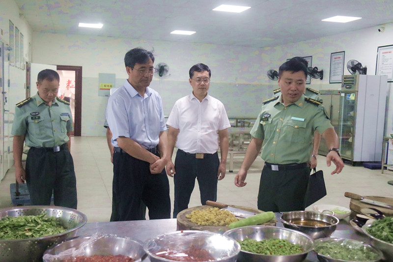 李永軍前往省人武學校調研并看望教職員工